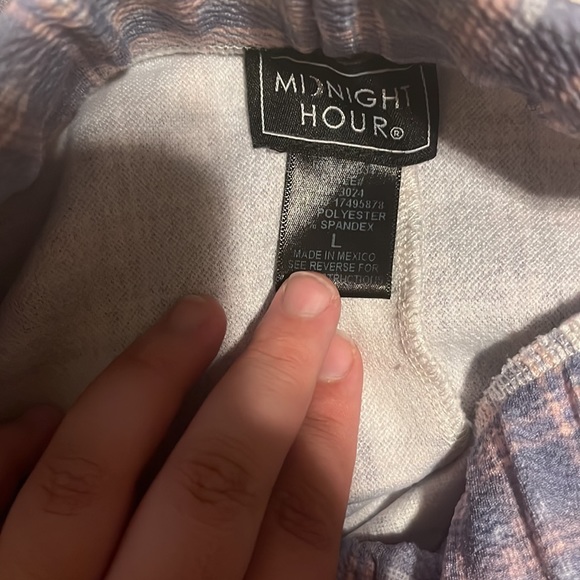 Purple Pink and white laced Holster Skirt with Pockets. - Picture 3 of 4